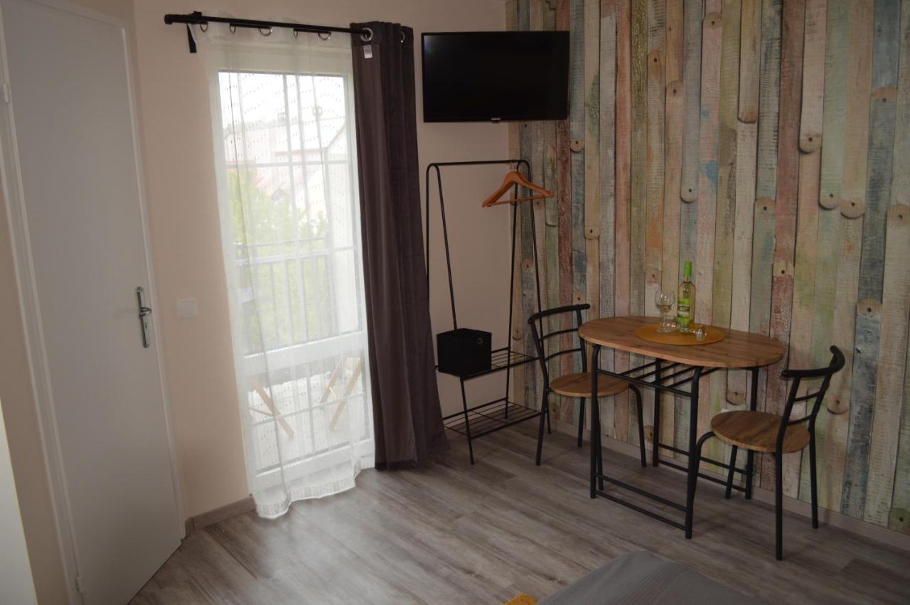 Bed and Breakfast Rebeka Panzio Тихань Экстерьер фото