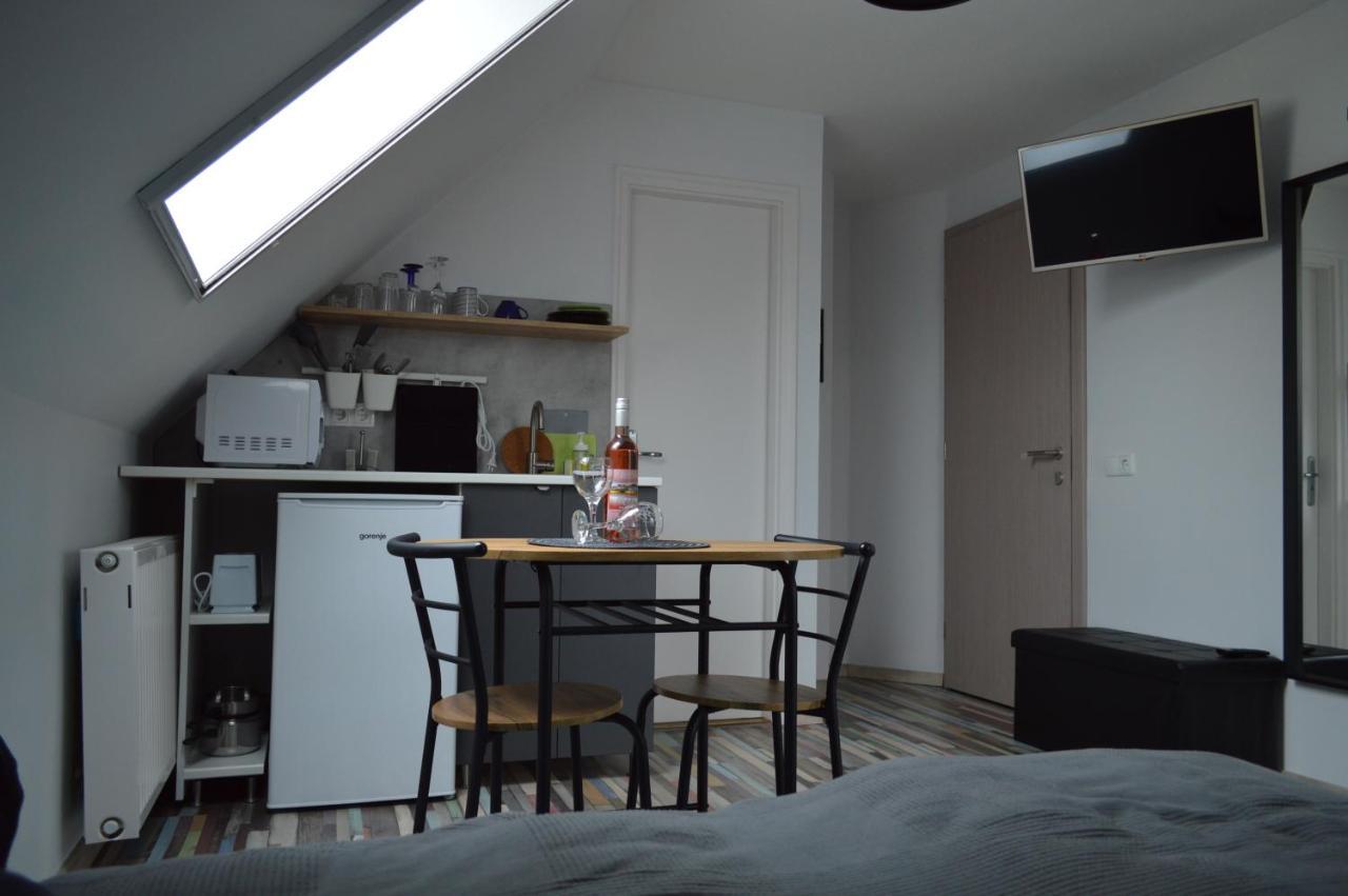 Bed and Breakfast Rebeka Panzio Тихань Экстерьер фото